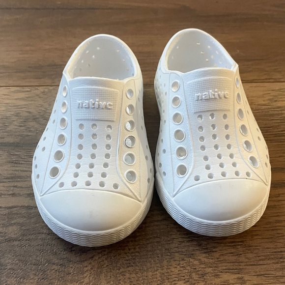 Native Jefferson white Toddler Shoes Size 4 - Picture 3 of 8